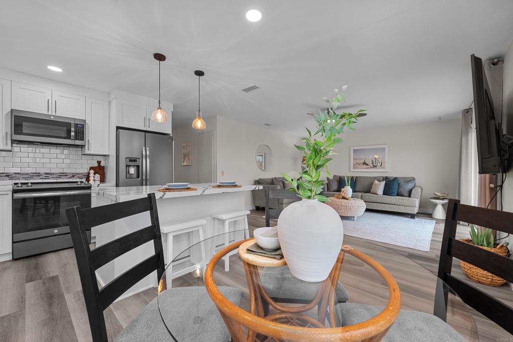 4302 Dowitcher Way