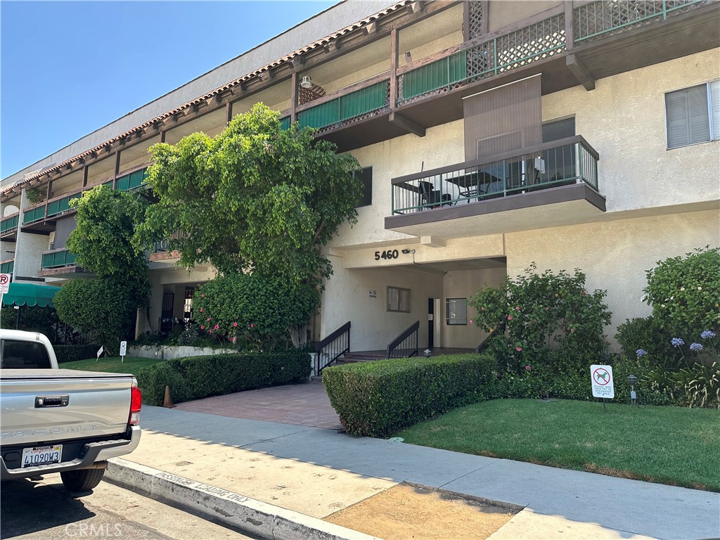 5460 White Oak Avenue G101