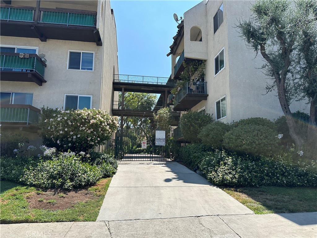 5460 White Oak Avenue G101