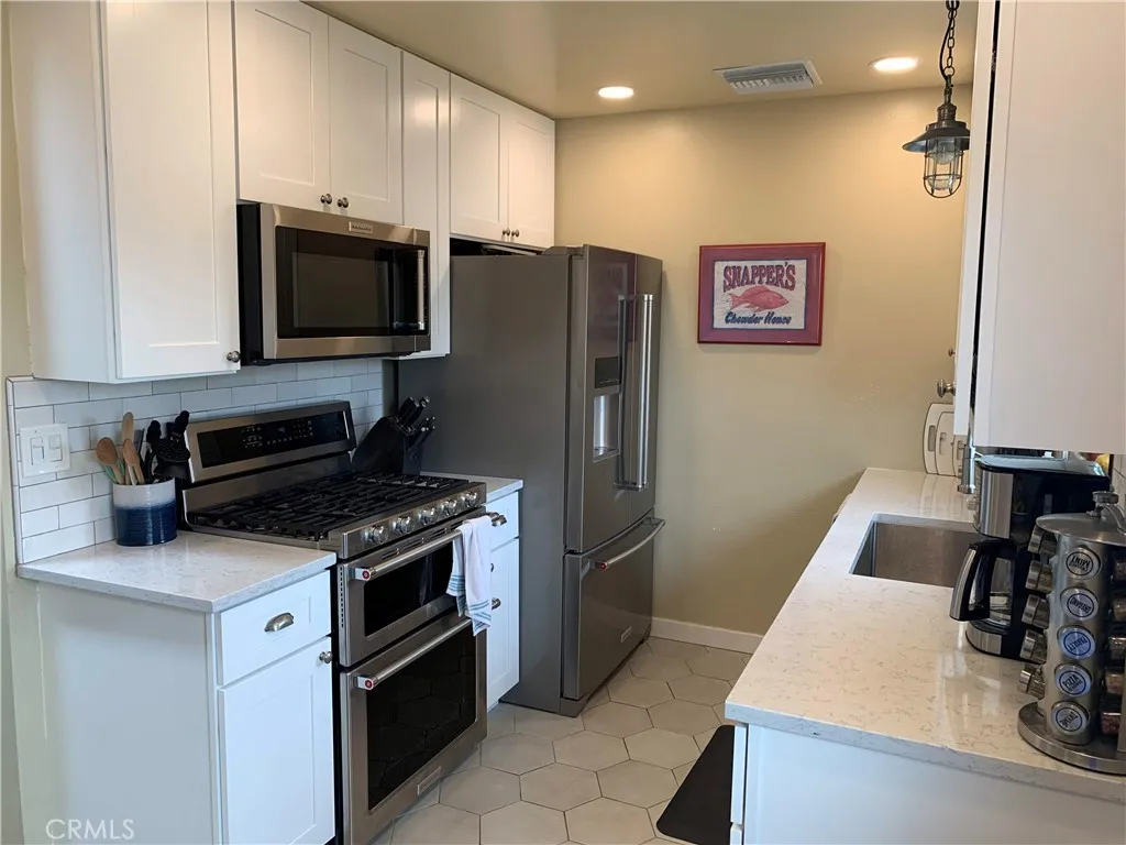 Carlsbad, California 92008, United States, 2 Bedrooms Bedrooms, ,1 BathroomBathrooms,Residential,Pending,202738