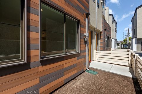 Photo of 5868 Linden Ave Avenue #6, Long Beach, CA 90805 (MLS # OC25174068) Photo of 5868 Linden Ave Avenue #6, Long Beach, CA 90805 (MLS # OC25174068)
