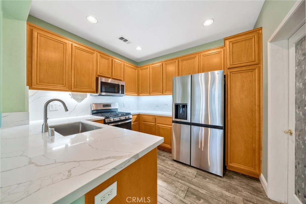Properties 3 25 Ellsworth Street 11