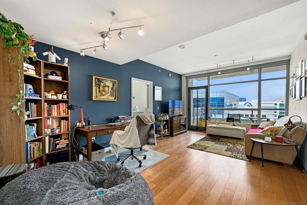 700 W E Street 2905