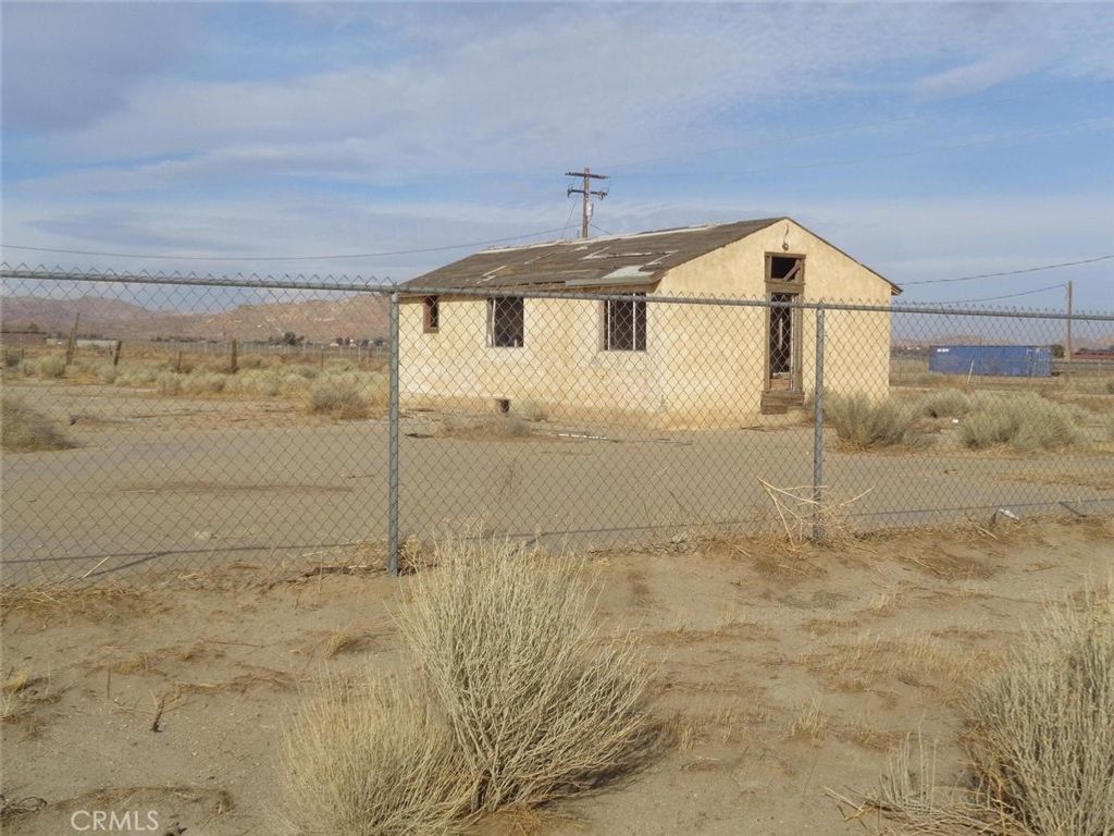 Photo of 2011 67th St W, Rosamond, CA 93560 (MLS # SR26063470)