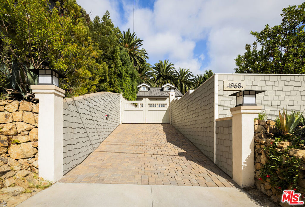 Properties 2 1960 Hillcrest Road