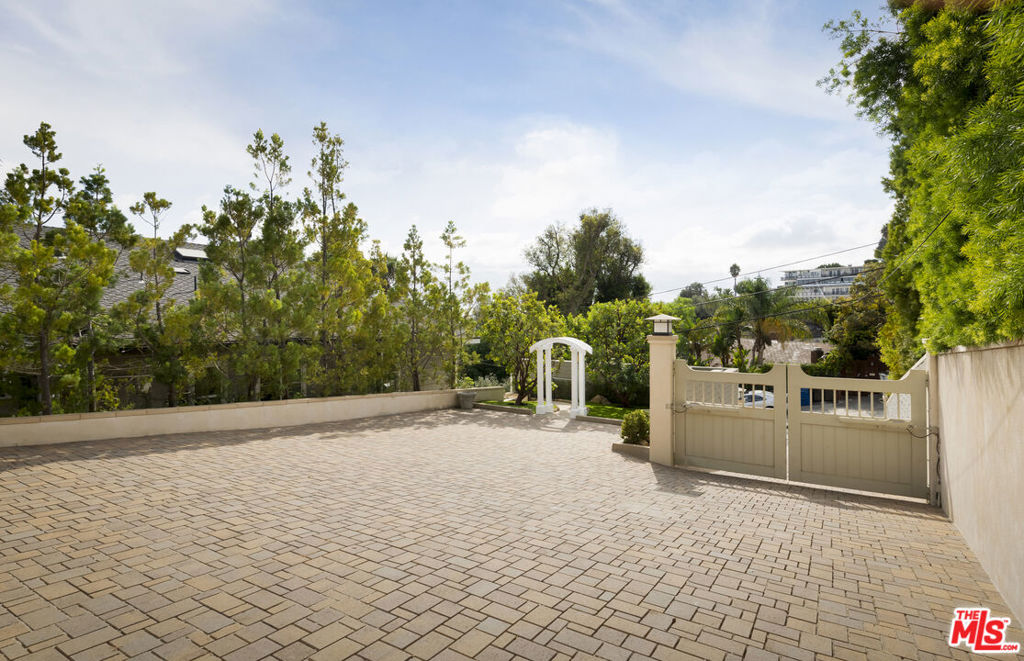 Properties 4 1960 Hillcrest Road