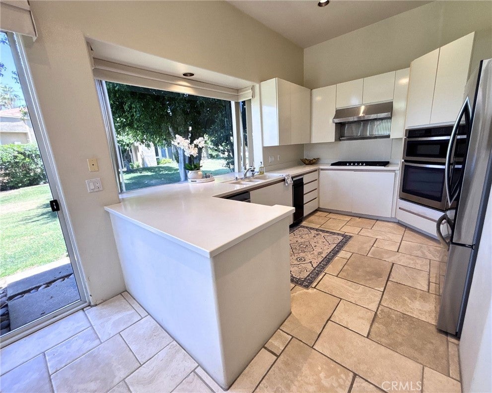 44100 LAKESIDE DR
