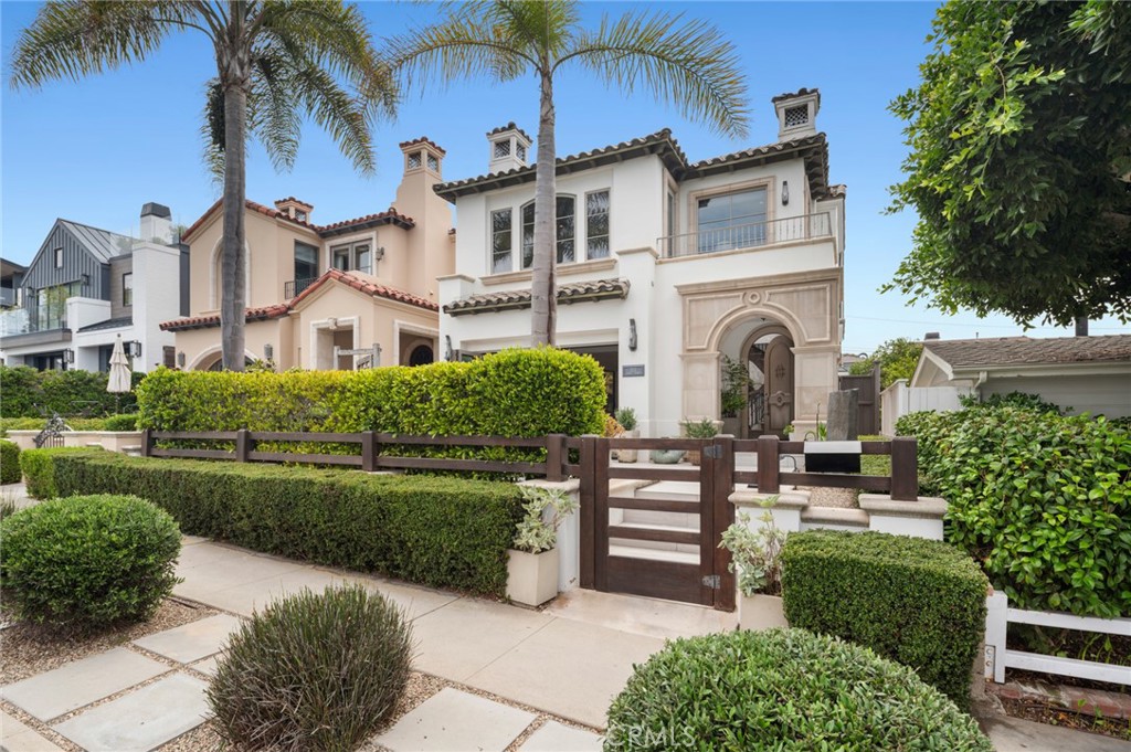 Corona del Mar South of PCH (CDMS) - Residential