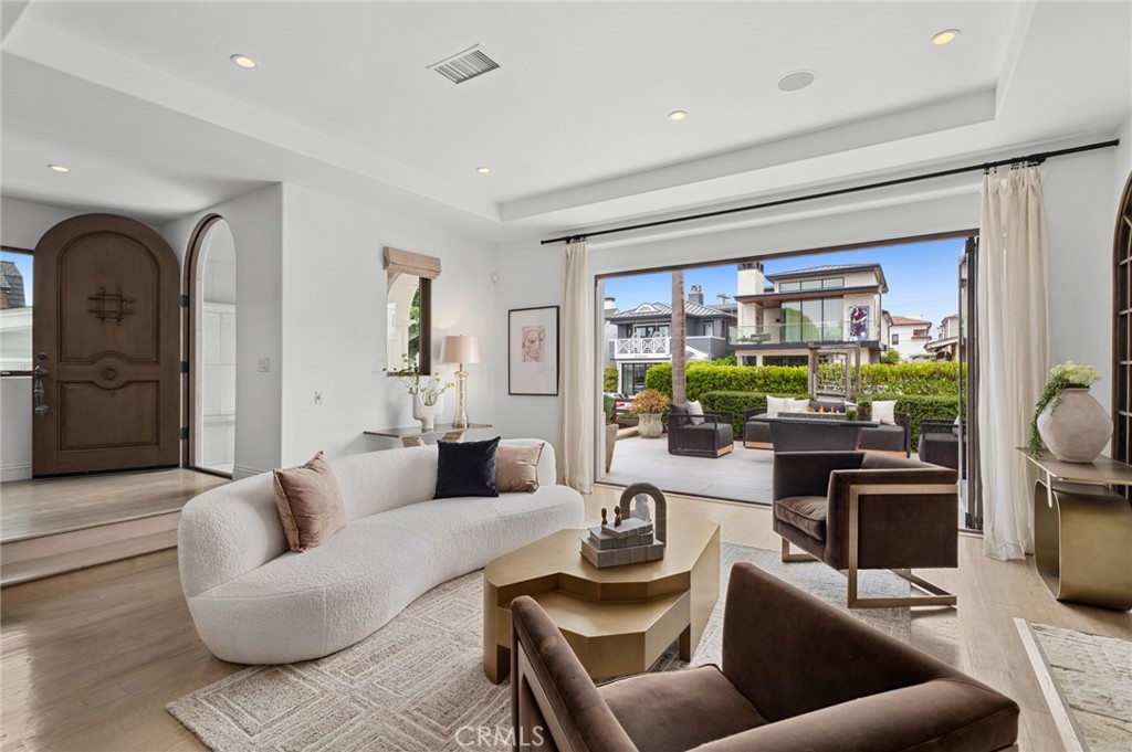 Corona del Mar South of PCH (CDMS) - Residential