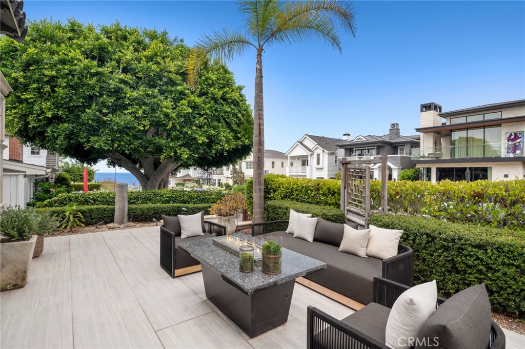Corona del Mar South of PCH (CDMS) - Residential