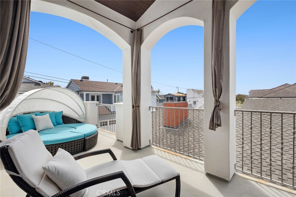 Corona del Mar South of PCH (CDMS) - Residential