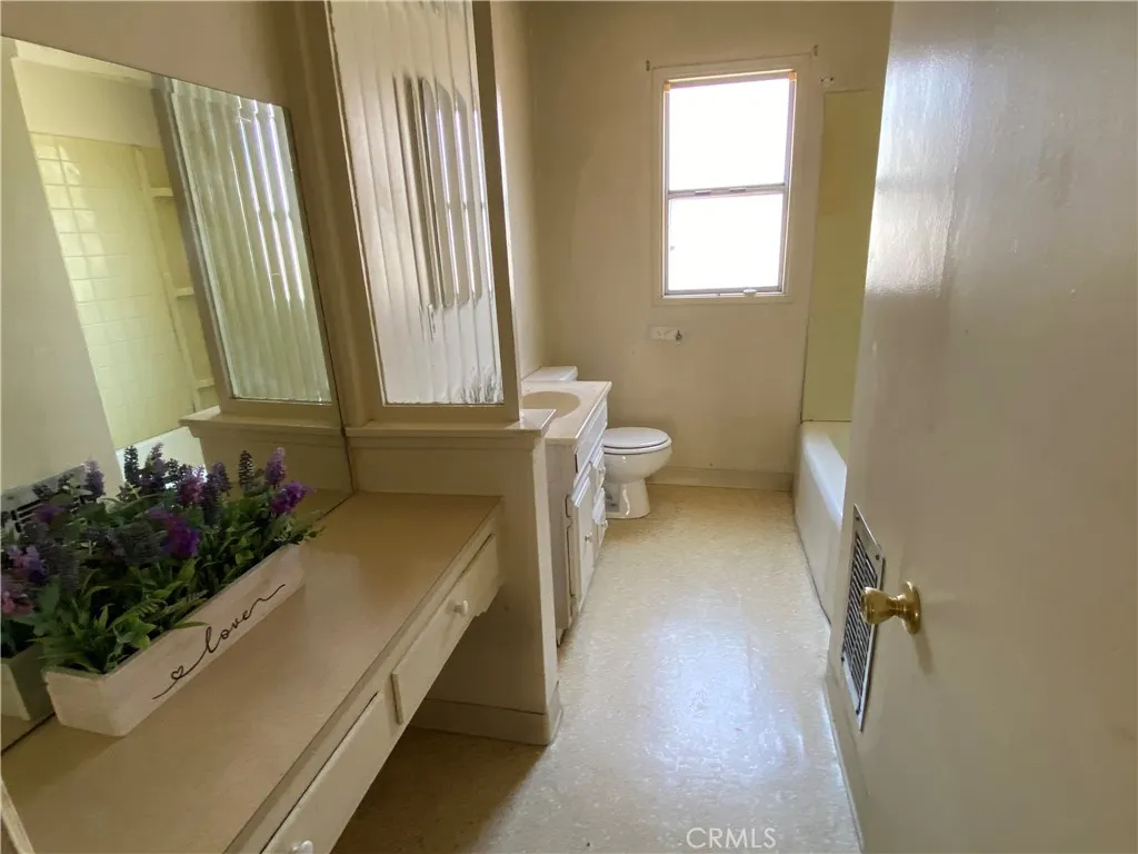 Winnetka, California 91306, United States, 3 Bedrooms Bedrooms, ,2 BathroomsBathrooms,Residential,Pending,175338