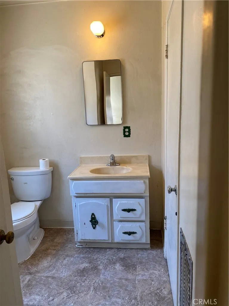 Winnetka, California 91306, United States, 3 Bedrooms Bedrooms, ,2 BathroomsBathrooms,Residential,Pending,175338