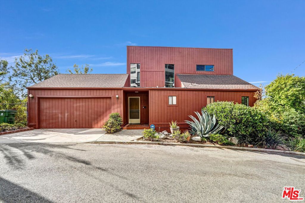 2541 Canyon Oak Drive, Los Angeles CA 90068