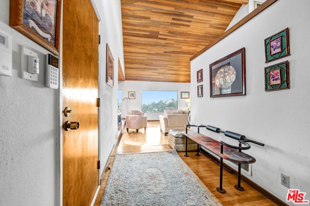 2541 Canyon Oak Drive