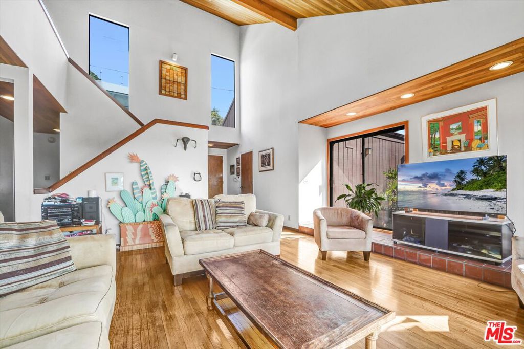 2541 Canyon Oak Drive
