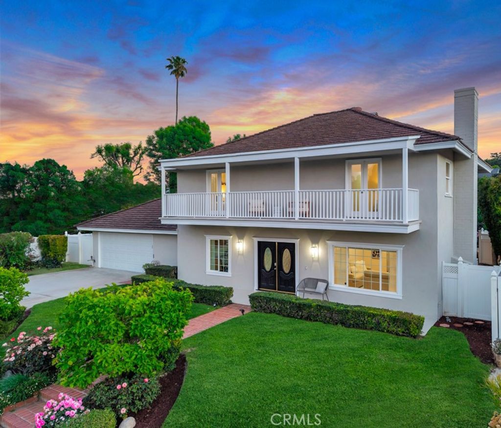 Photo of 23942 Califa St, Woodland Hills, CA 91367 (MLS # SR26064822)