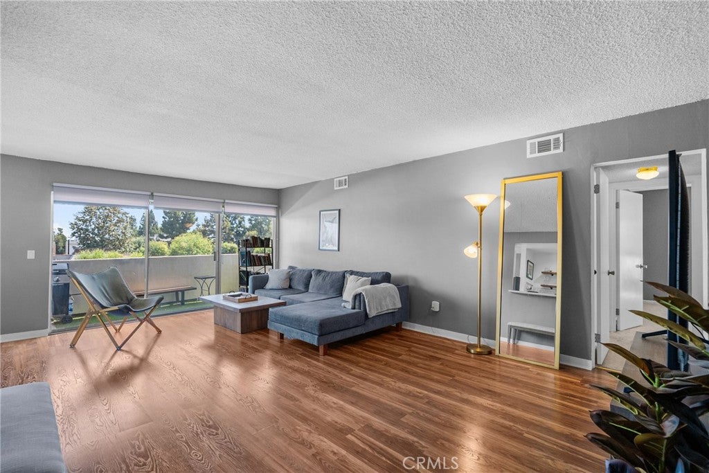 5454 Zelzah Avenue 309