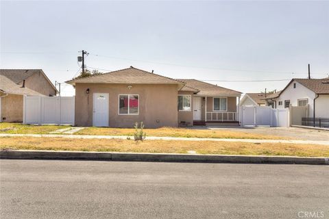 Photo of 10935 Nassau Avenue, Sunland, CA 91040 (MLS # SR26102290)