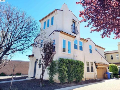 Photo of 2100 Carrara St, Brentwood, CA 94513 (MLS # 41128418)