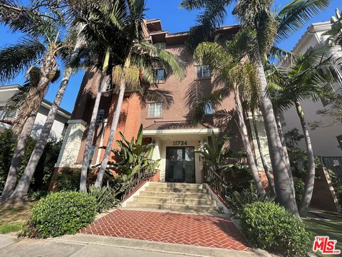 Photo of 11734 Montana Avenue #406, Los Angeles, CA 90049 (MLS # 26666217)