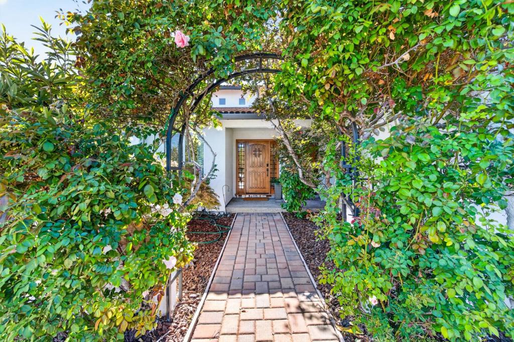 6543 Skyfarm Drive