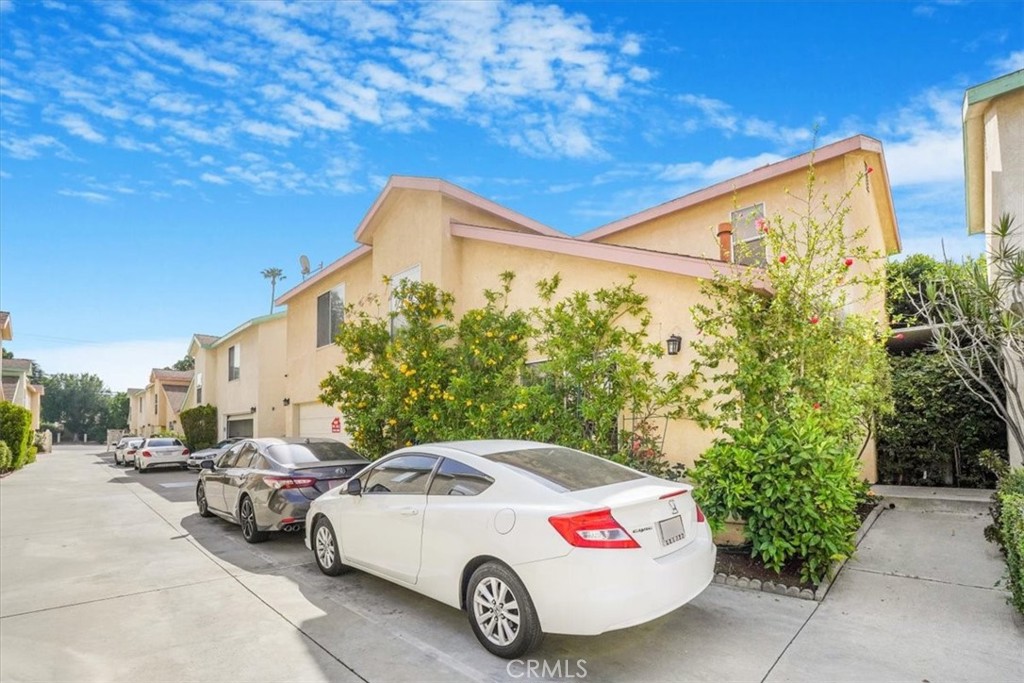 9315 Woodman Avenue 8