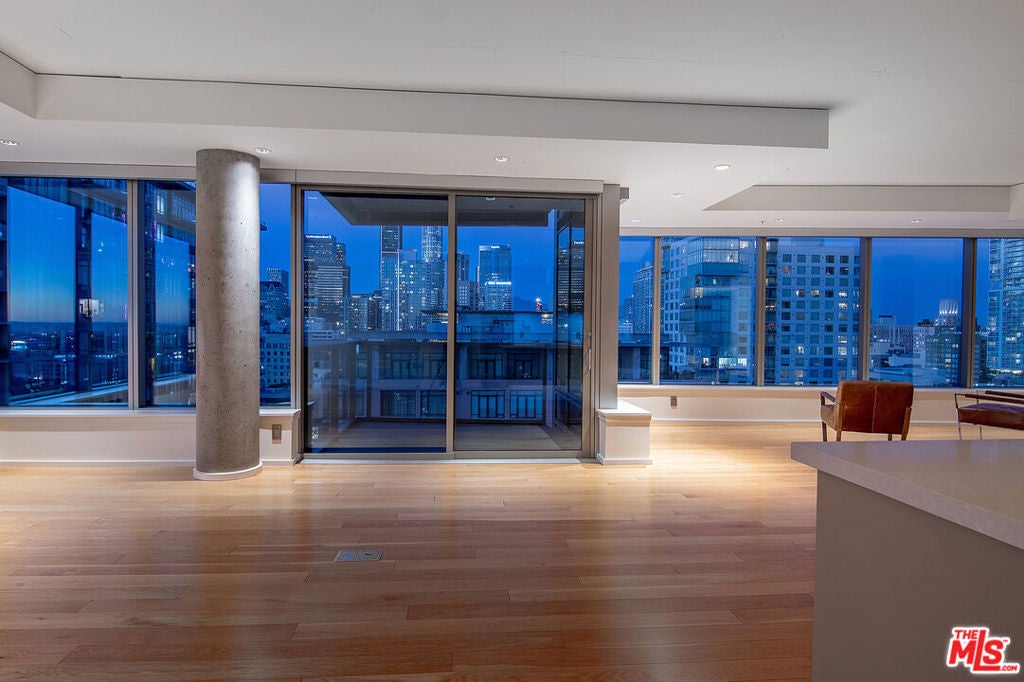 1155 S Grand Avenue 1511