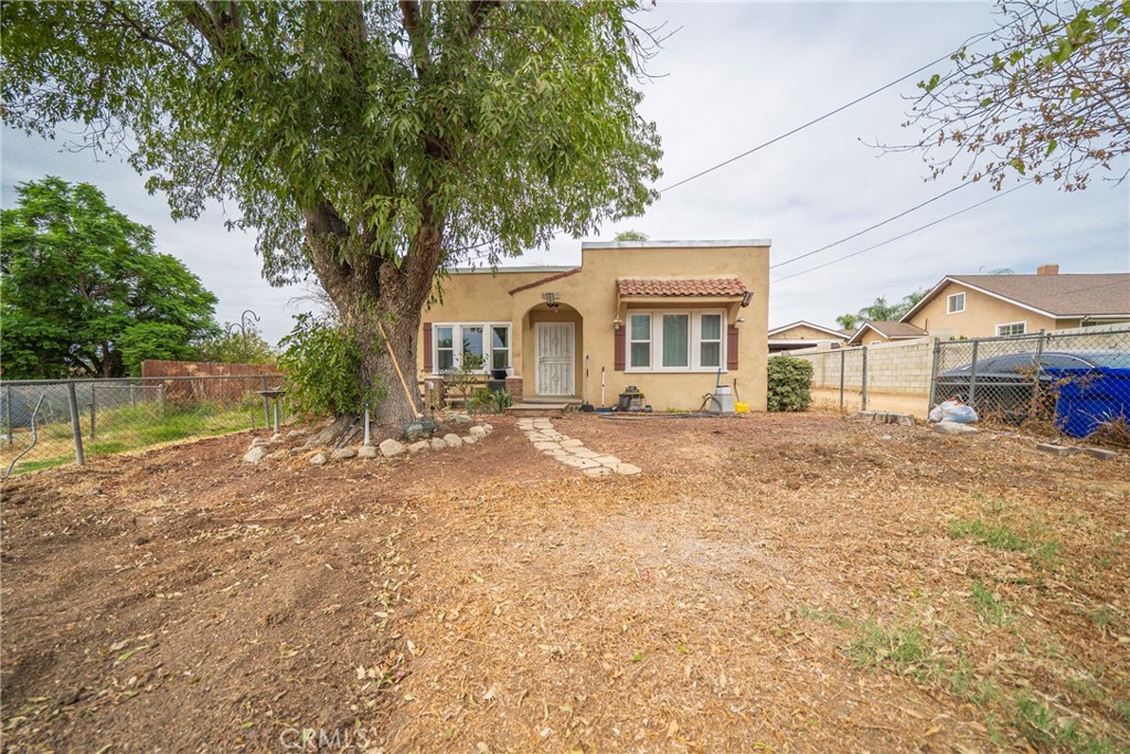 Welcome to troth st! This one of a kind horse property with a big detached bonus! Offering the perfect blend of country rustic charm and modern convenience. Nestled in the heart of Jurupa valley and a couple miles away from Eastvale, sprawling on over an a half an acre lot, this home is ideal for equestrian enthusiasts and those seeking a serene & country lifestyle. 3 great size bedrooms and 1 full bathroom, step inside to discover a newly renovated kitchen featuring top-of-the-line appliances, beautiful butcher block countertops, and ample storage space. The kitchen's design is both functional and stylish, making it a joy to cook and entertain in. Outside, you'll find a spacious lot, with over half an acre - bull pen and plenty of room for riding and training. There's a detached dwelling which is already set up perfectly to finishing into a full separate living space. Come and see what this home has to offer.