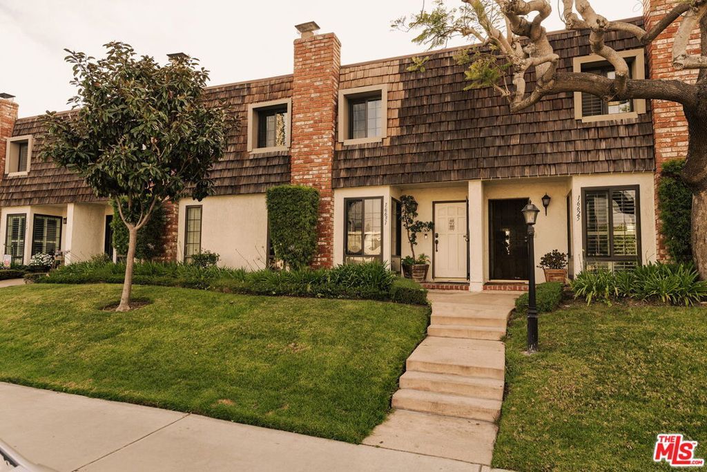 Photo of 16631 Algonquin Street, Huntington Beach, CA 92649 (MLS # 26727423)