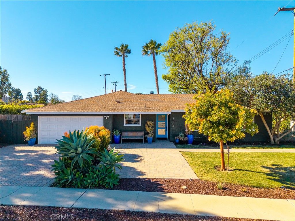 Photo of 1335 El Monte Drive, Simi Valley, CA 93065 (MLS # SR26010859)