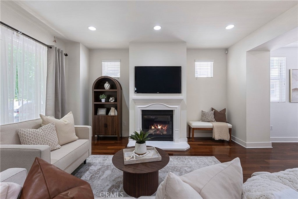 6300 Honolulu Ave, La Crescenta CA 91214