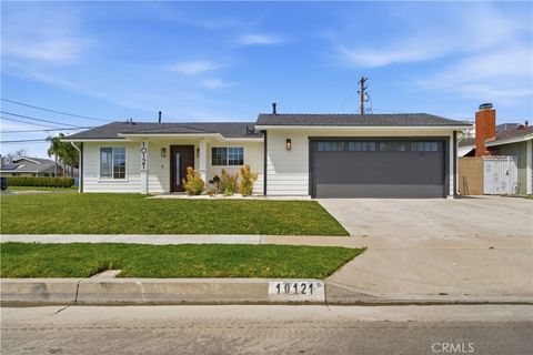 Photo of 10121 Kukui Dr, Huntington Beach, CA 92646 (MLS # OC26069997)