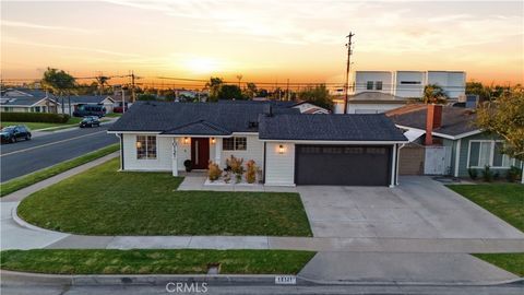 Photo of 10121 Kukui Dr, Huntington Beach, CA 92646 (MLS # OC26069997)