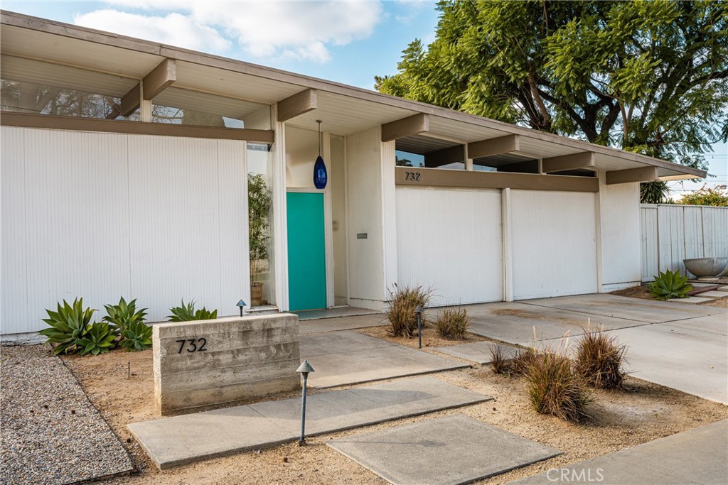 732 S Woodland Street