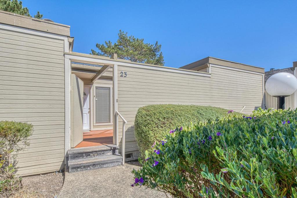 400 Mar Vista Drive 23