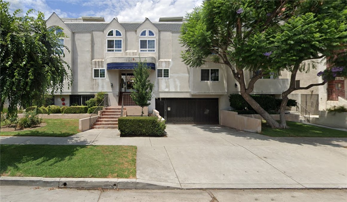 Welcome to this stylish and spacious 2-bedroom, 2.5-bath townhouse-style condo in a gated community in the heart of North Hollywood!
This bright and airy home features an open floor plan with a combined living and dining area, warm wood floors, a cozy fireplace, and high ceilings with recessed lighting. The kitchen offers breakfast bar, and stainless steel appliances, perfect for daily living and entertaining.
Both bedrooms have their own bathrooms and lots of closet space. The primary suite includes a walk-in closet and a private balcony. You’ll also enjoy in-unit laundry, central A/C, and two side-by-side gated parking spots in a secured garage.
The well-maintained complex has controlled access, guest parking, Pool and Gym, It’s just minutes from the NoHo Arts District, major studios, restaurants, shopping, and public transportation.
A perfect mix of comfort, convenience, and location, don’t miss the chance to make this North Hollywood gem your new home!