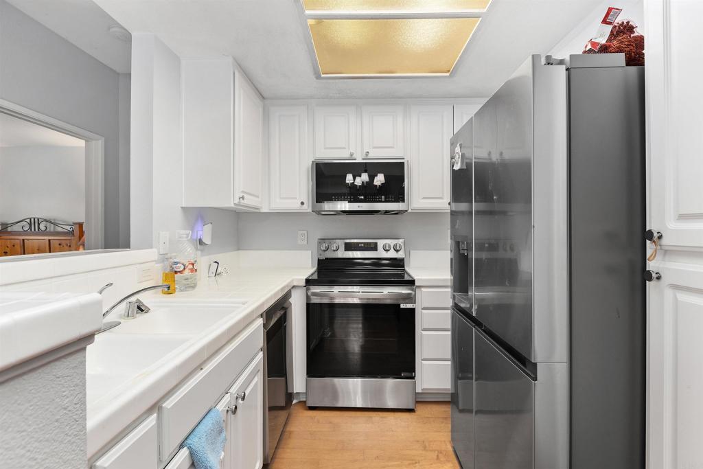 2050 Camino De La Reina 203