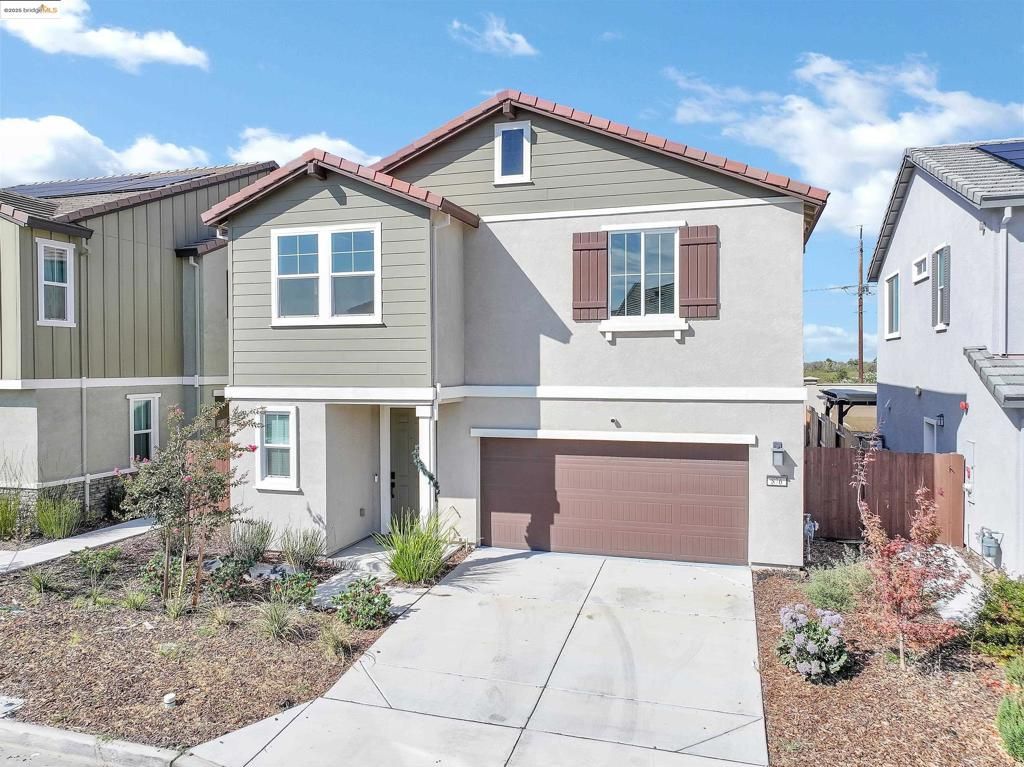 Photo of 876 Diamante Way Way, Oakley, CA 94561 (MLS # 41112862)