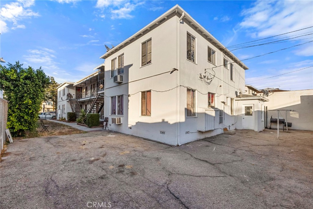 Properties 4 14324 Roscoe Boulevard