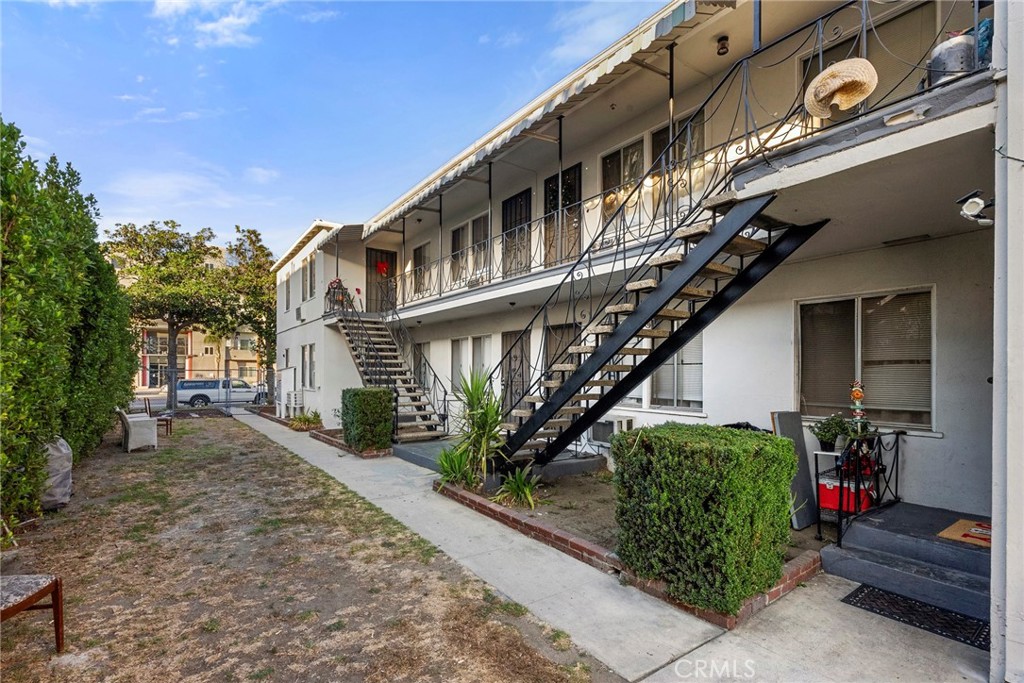 Properties 3 14324 Roscoe Boulevard