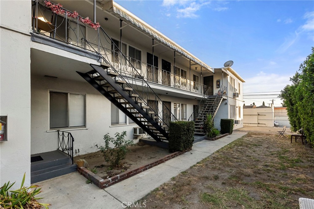 Properties 1 14324 Roscoe Boulevard