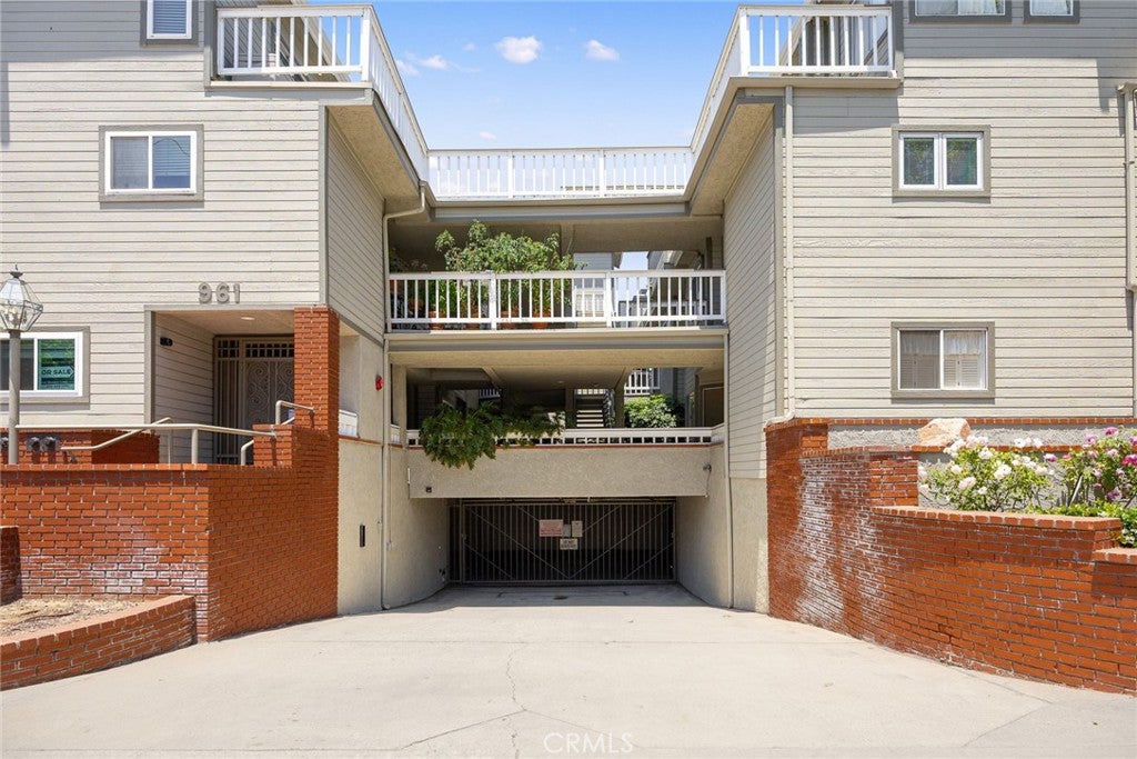 961 E California Boulevard 327