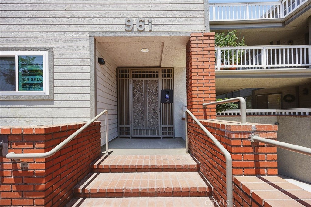 961 E California Boulevard 327