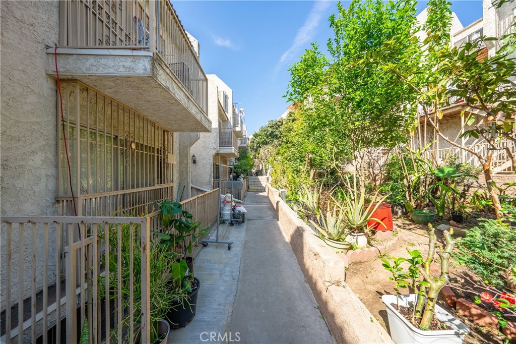 911 New Depot Street 9-10