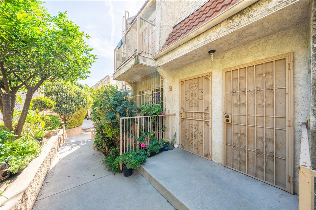 911 New Depot Street 9-10