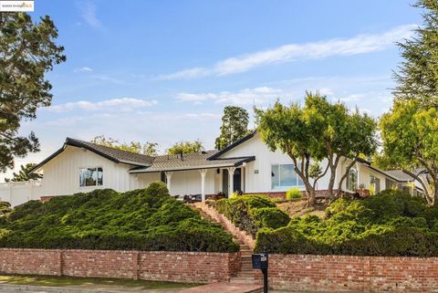 Photo of 10492 Royal Oak Rd Rd, Oakland, CA 94605 (MLS # 41116846)