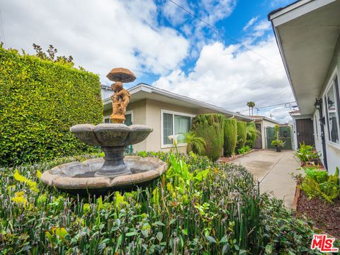 Photo of 4962 S Centinela Avenue, Los Angeles, CA 90066 (MLS # 25617851)