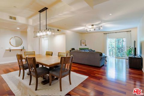 Photo of 956 S Wilton Place #305, Los Angeles, CA 90019 (MLS # 25621739)