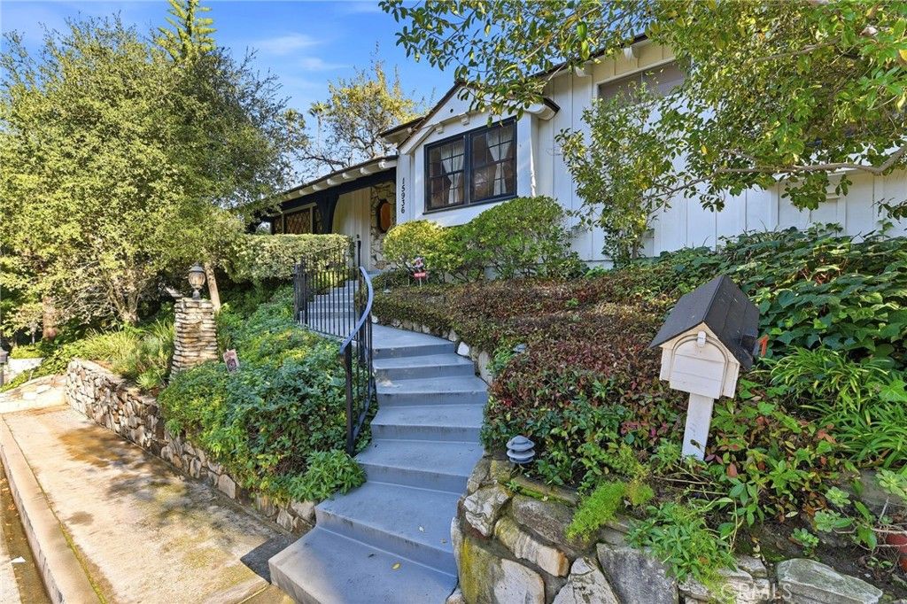 Photo of 15936 Valley Wood Road, Sherman Oaks, CA 91403 (MLS # SR25245566)